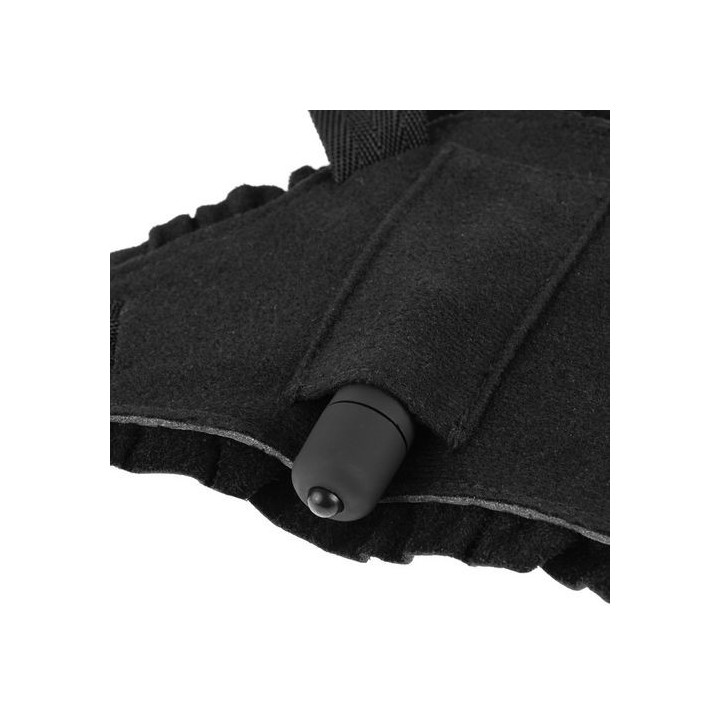 Arnés de cuero con vibrador